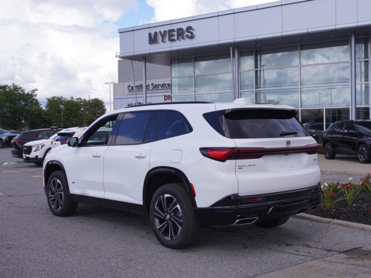 2026 Buick Enclave Sport Touring Photo2