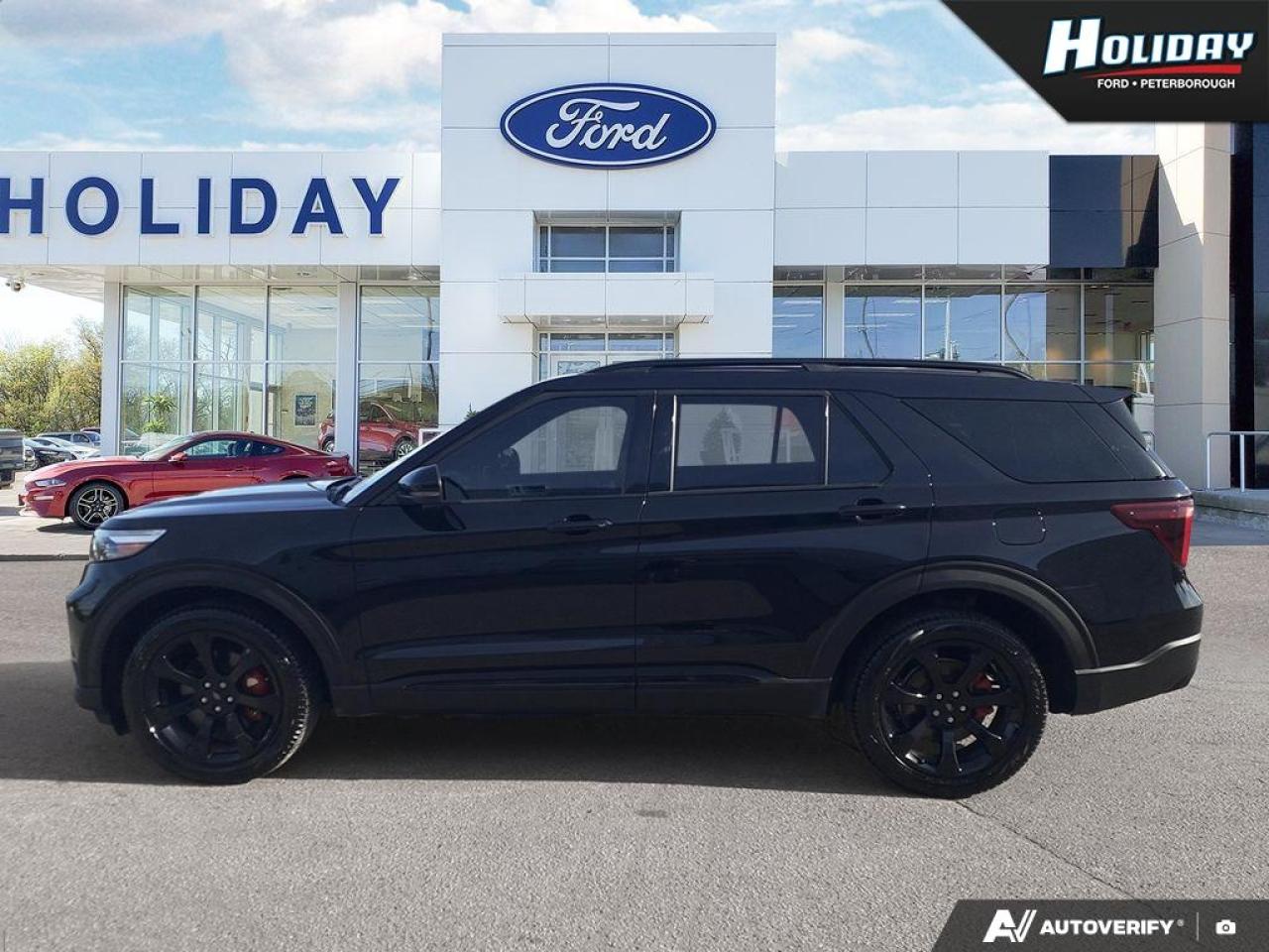2023 Ford Explorer ST Photo2