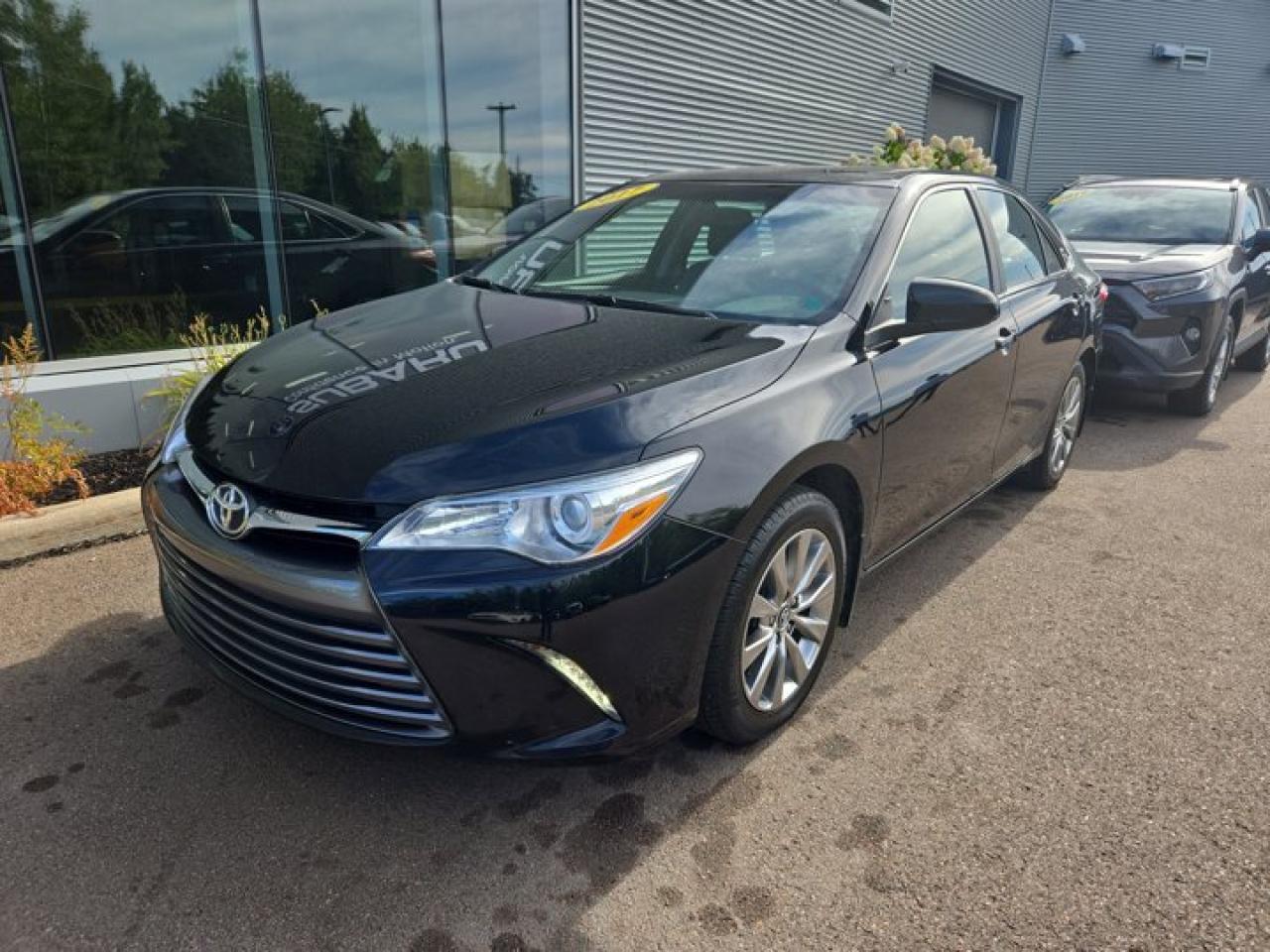 Used 2017 Toyota Camry XLE for sale in Dieppe, NB