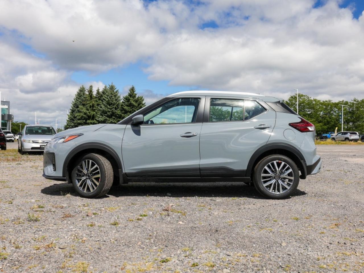 2025 Nissan Kicks Play SV  - Heated Seats -  Apple CarPlay Photo4