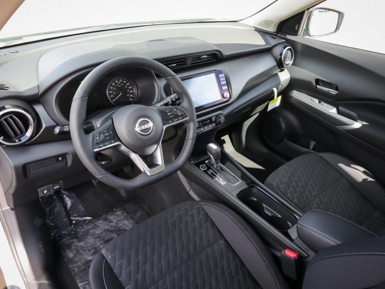 2025 Nissan Kicks Play SV  - Heated Seats -  Apple CarPlay Photo