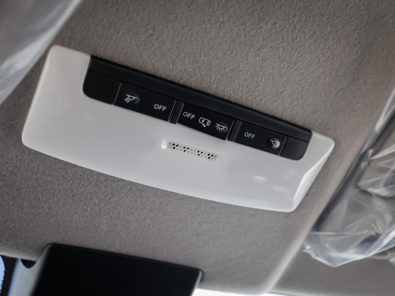 2025 Nissan Kicks Play SV  - Heated Seats -  Apple CarPlay Photo