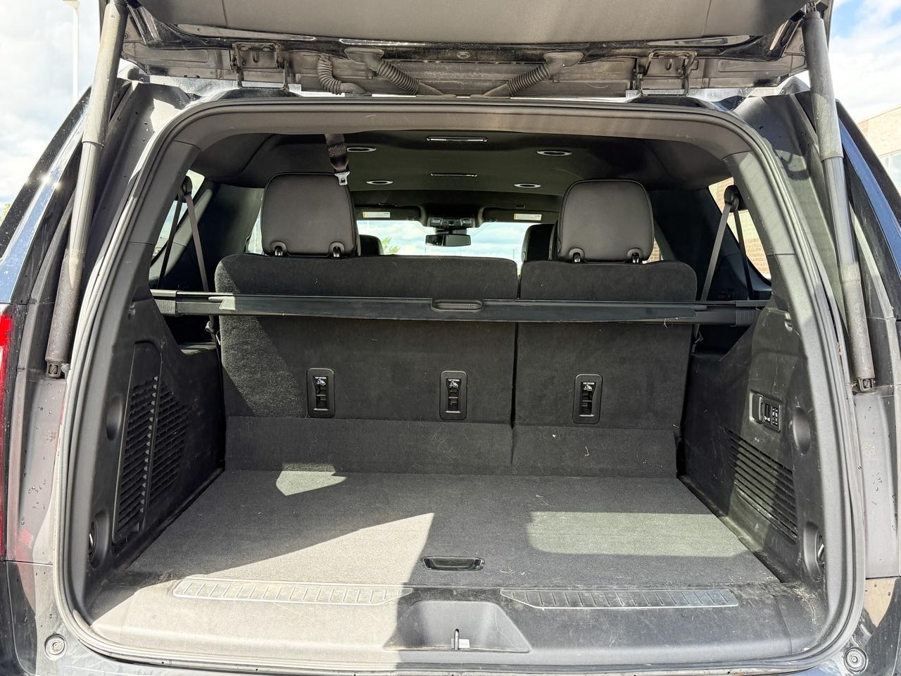 2023 GMC Yukon XL Denali PURCHASED & SERVICED HERE, 6.2L V8 ENGINE, HEATED & VENTILATED SEATS, HEATED STEERING WHEEL, REMOTE START & ENTRY, RAIN SENSING WIPERS, WIRELESS CHARGING, ADAPTIVE CRUISE CONTROL, HANDS-FREE LIFTGATE, Photo