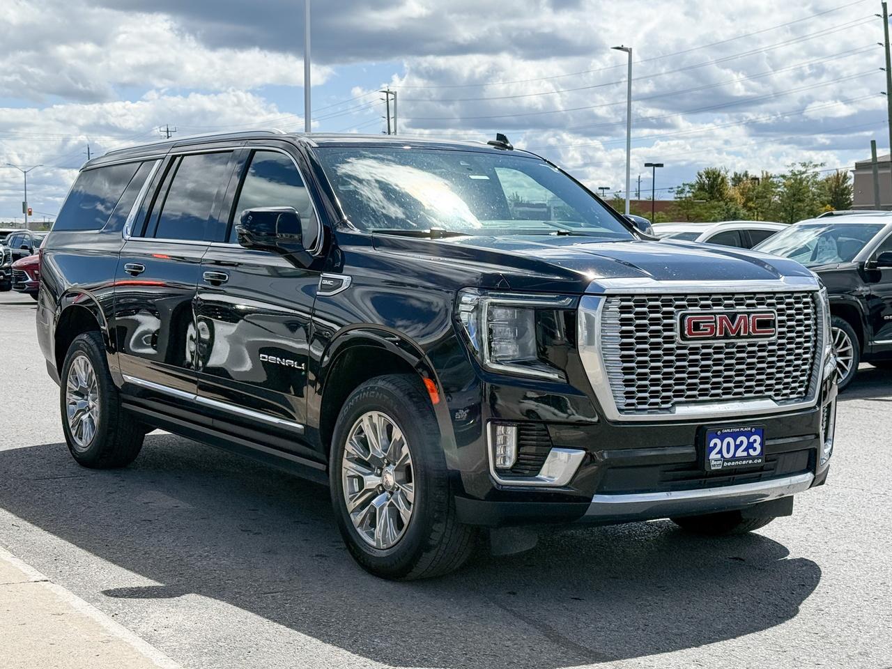 2023 GMC Yukon XL Denali PURCHASED & SERVICED HERE, 6.2L V8 ENGINE, HEATED & VENTILATED SEATS, HEATED STEERING WHEEL, REMOTE START & ENTRY, RAIN SENSING WIPERS, WIRELESS CHARGING, ADAPTIVE CRUISE CONTROL, HANDS-FREE LIFTGATE, Photo