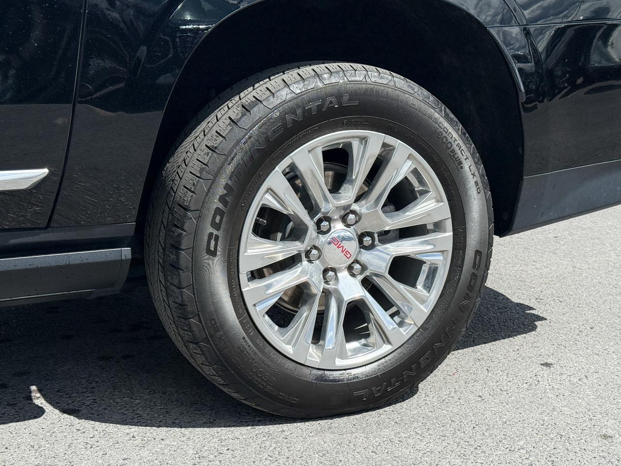 2023 GMC Yukon XL Denali PURCHASED & SERVICED HERE, 6.2L V8 ENGINE, HEATED & VENTILATED SEATS, HEATED STEERING WHEEL, REMOTE START & ENTRY, RAIN SENSING WIPERS, WIRELESS CHARGING, ADAPTIVE CRUISE CONTROL, HANDS-FREE LIFTGATE, Photo