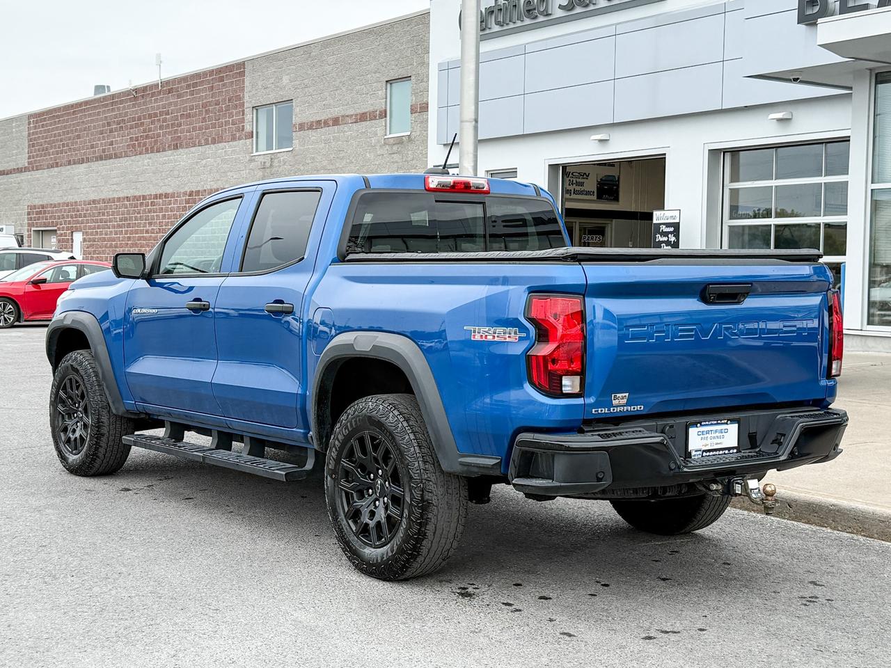 2023 Chevrolet Colorado Trail Boss 2.7L 4 CYL WITH REMOTE ENTRY, ADAPTIVE CRUISE CONTROL, HD SURROUND VISION, 2" FACTORY LIFT, TRAIL BRAKE CONTROLLER, APPLE CARPLAY AND ANDROID AUTO Photo2