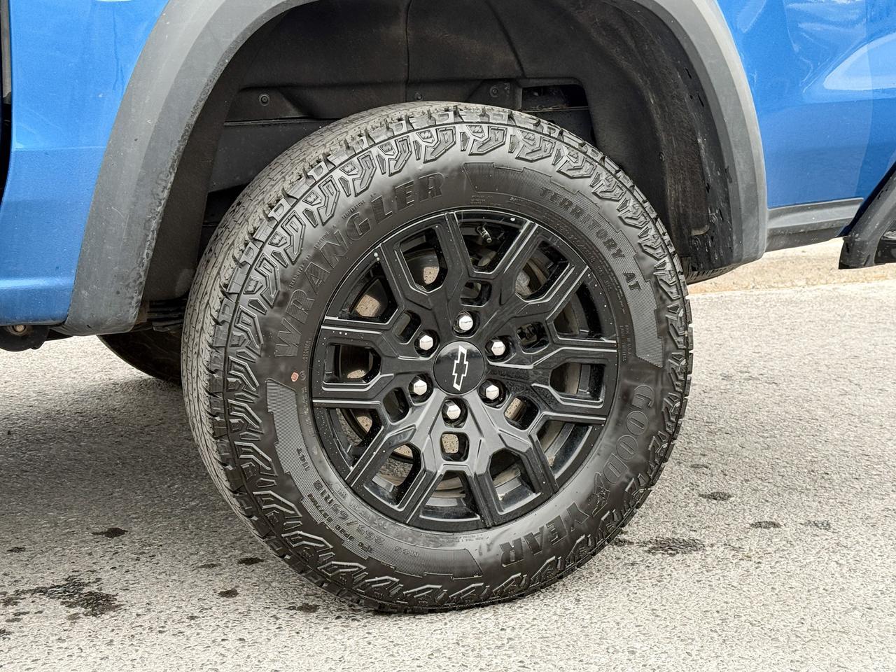 2023 Chevrolet Colorado Trail Boss 2.7L 4 CYL WITH REMOTE ENTRY, ADAPTIVE CRUISE CONTROL, HD SURROUND VISION, 2" FACTORY LIFT, TRAIL BRAKE CONTROLLER, APPLE CARPLAY AND ANDROID AUTO Photo