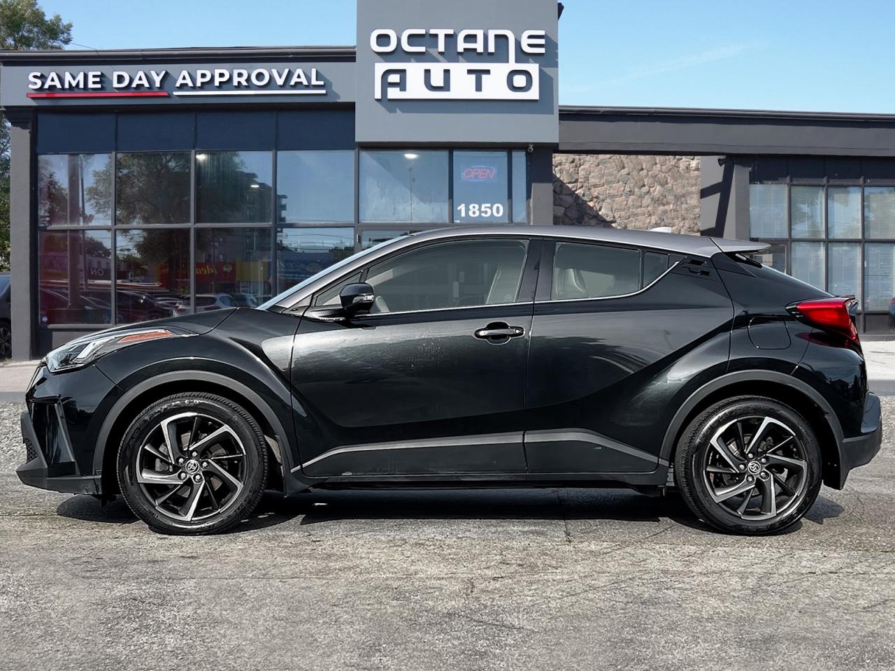 2020 Toyota C-HR Limited - Photo #3