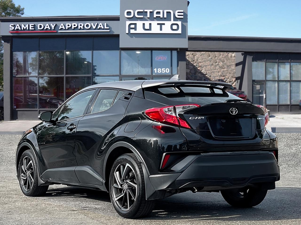 2020 Toyota C-HR Limited - Photo #4