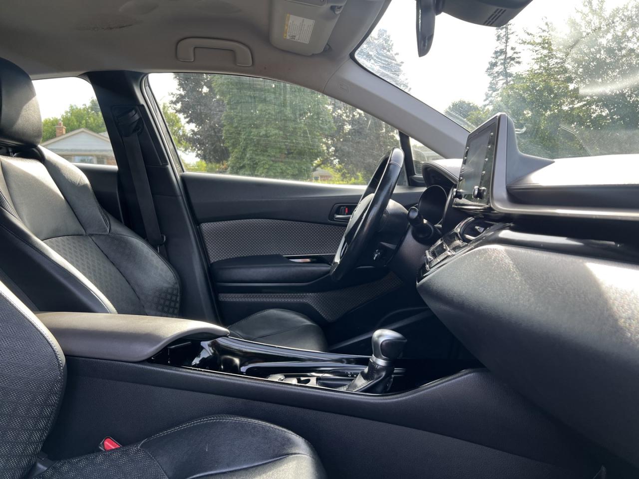 2020 Toyota C-HR Limited - Photo #9