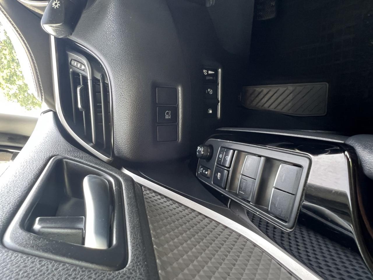 2020 Toyota C-HR Limited - Photo #21