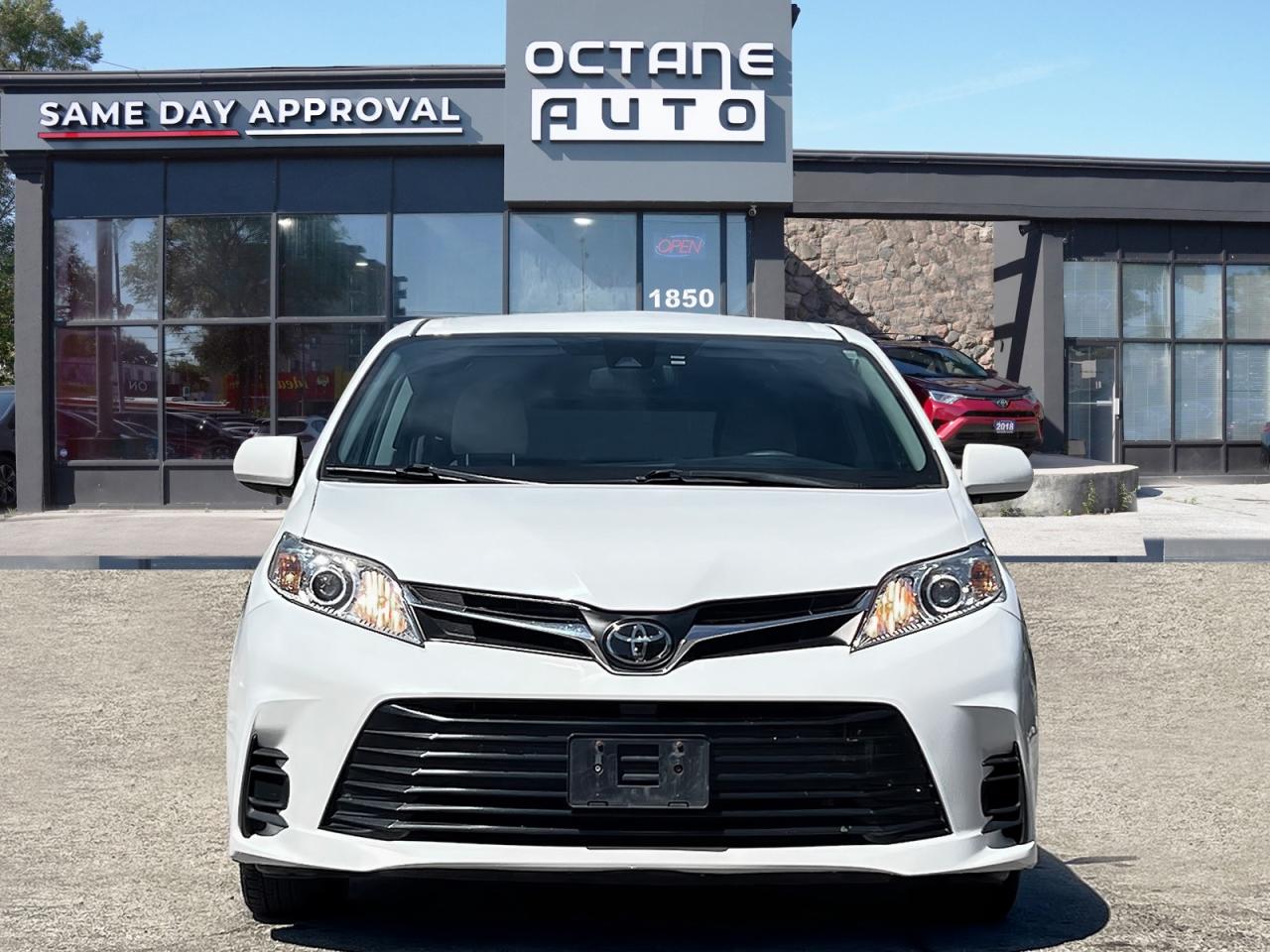 2018 Toyota Sienna LE 7-Passenger - Photo #2