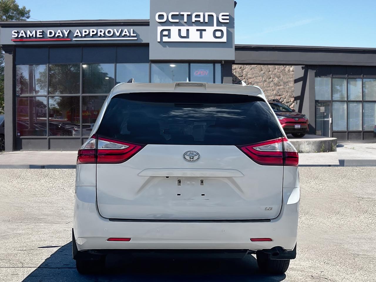 2018 Toyota Sienna LE 7-Passenger - Photo #5