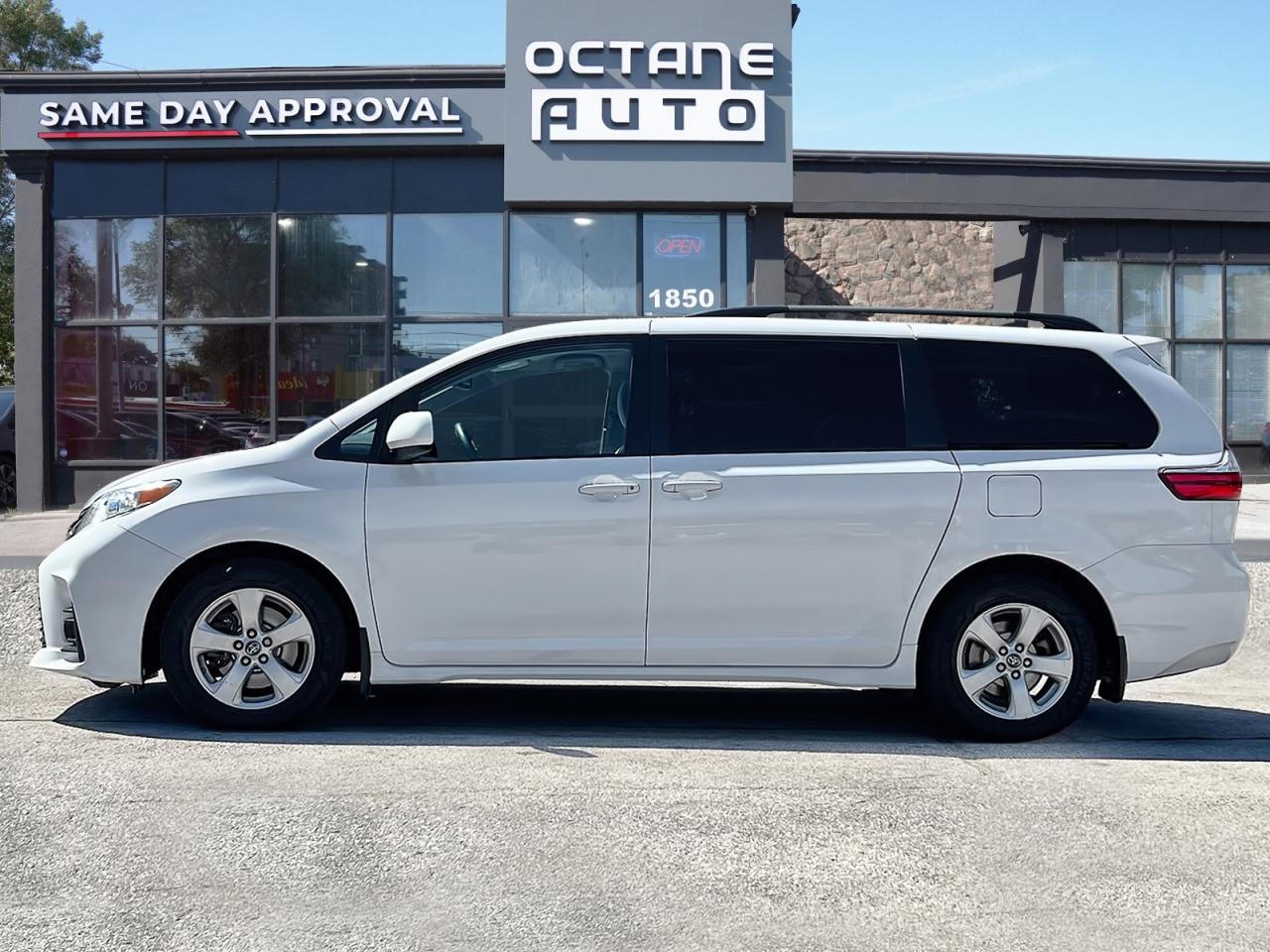2018 Toyota Sienna LE 7-Passenger - Photo #3
