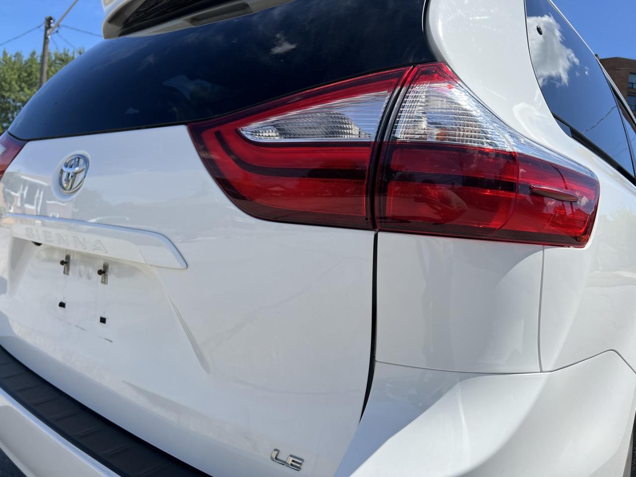 2018 Toyota Sienna LE 7-Passenger - Photo #8