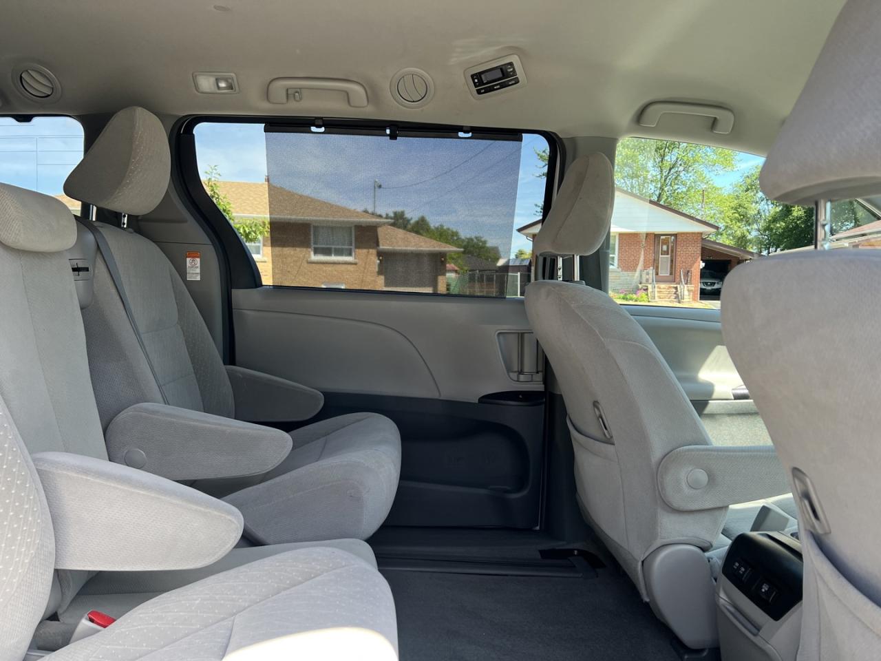 2018 Toyota Sienna LE 7-Passenger - Photo #9