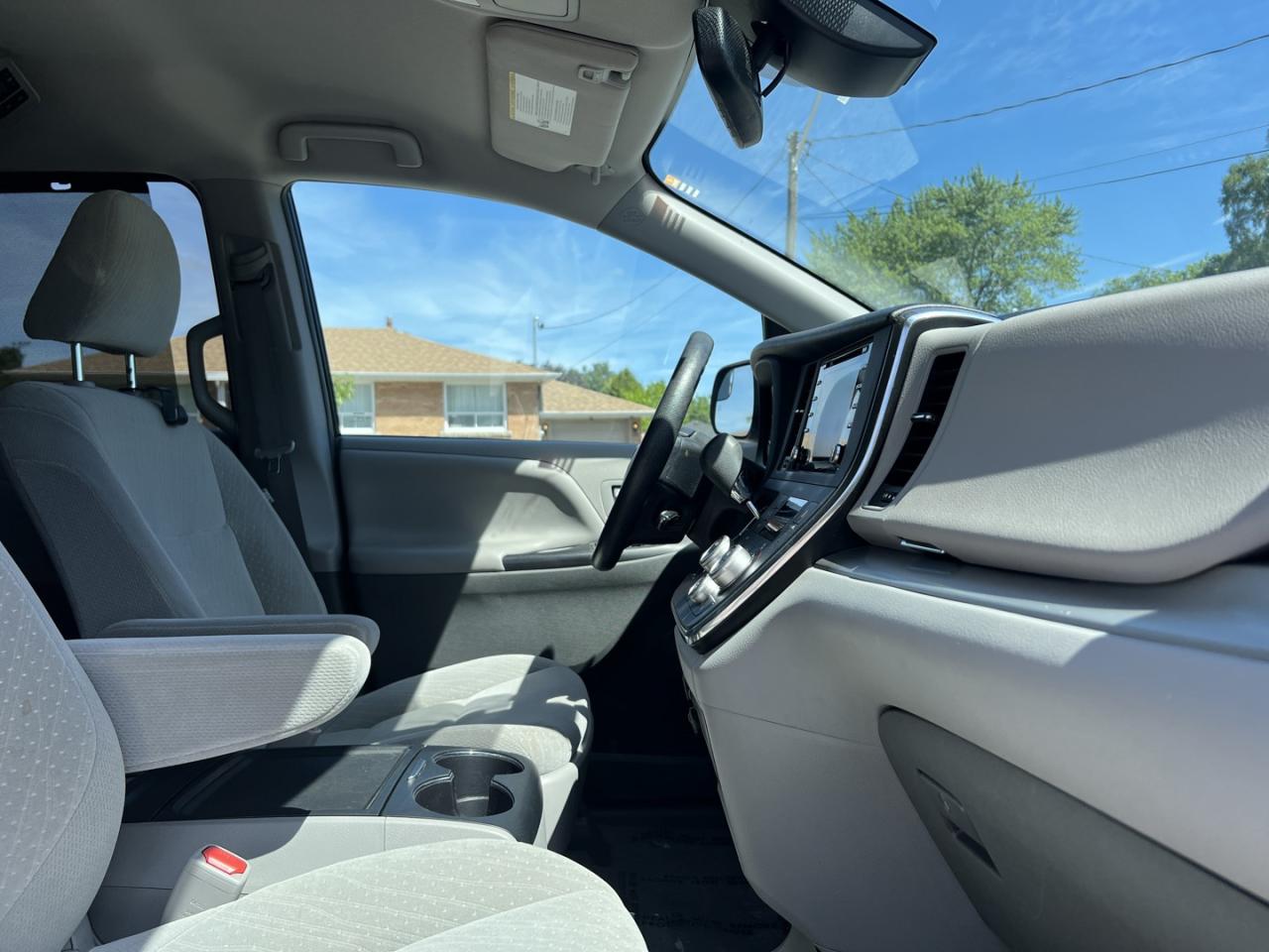 2018 Toyota Sienna LE 7-Passenger - Photo #10