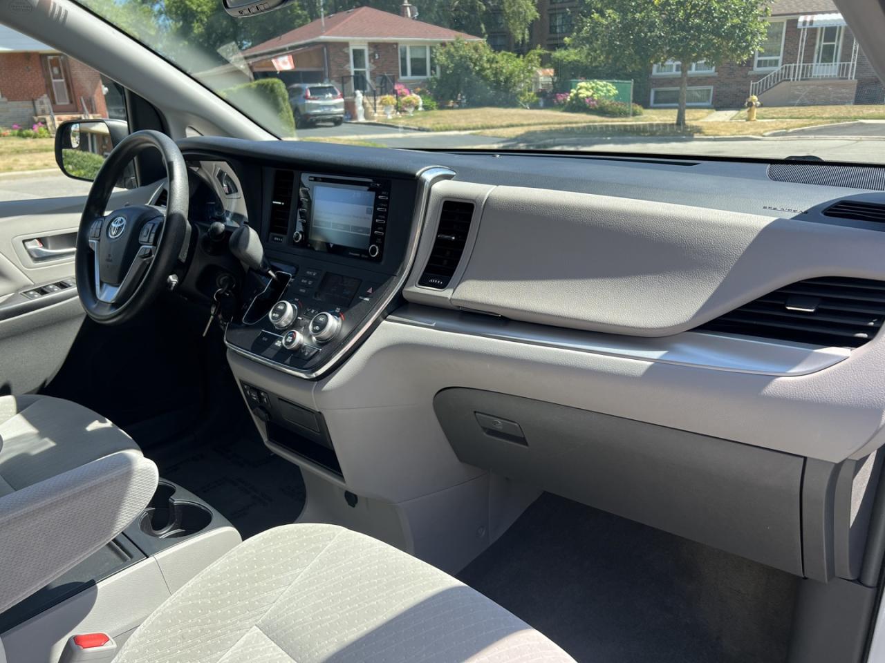 2018 Toyota Sienna LE 7-Passenger - Photo #11