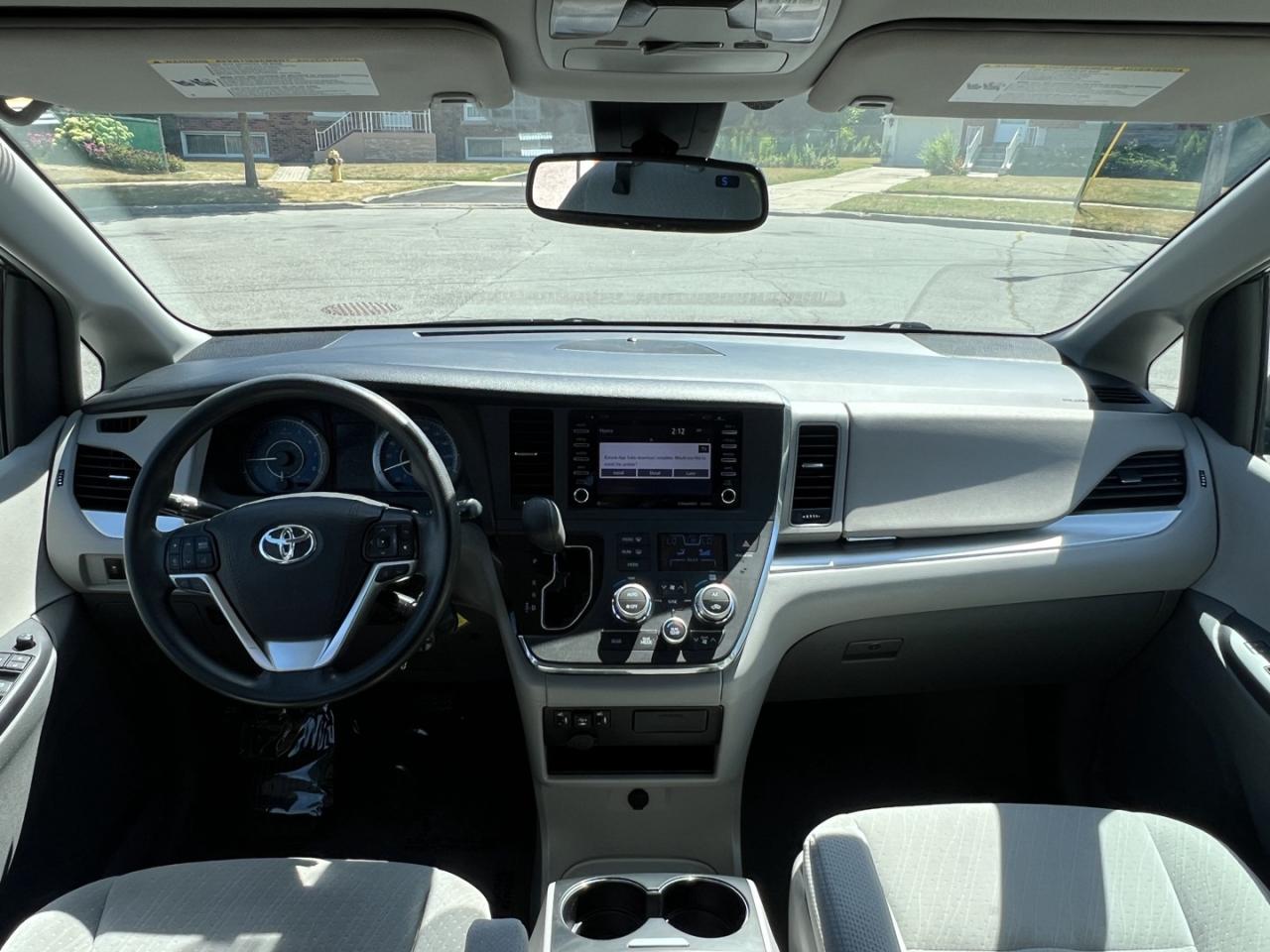 2018 Toyota Sienna LE 7-Passenger - Photo #14