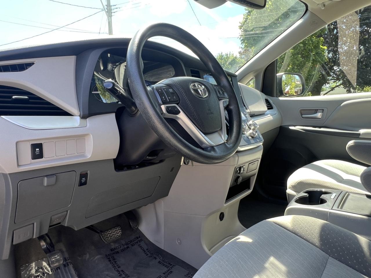2018 Toyota Sienna LE 7-Passenger - Photo #15