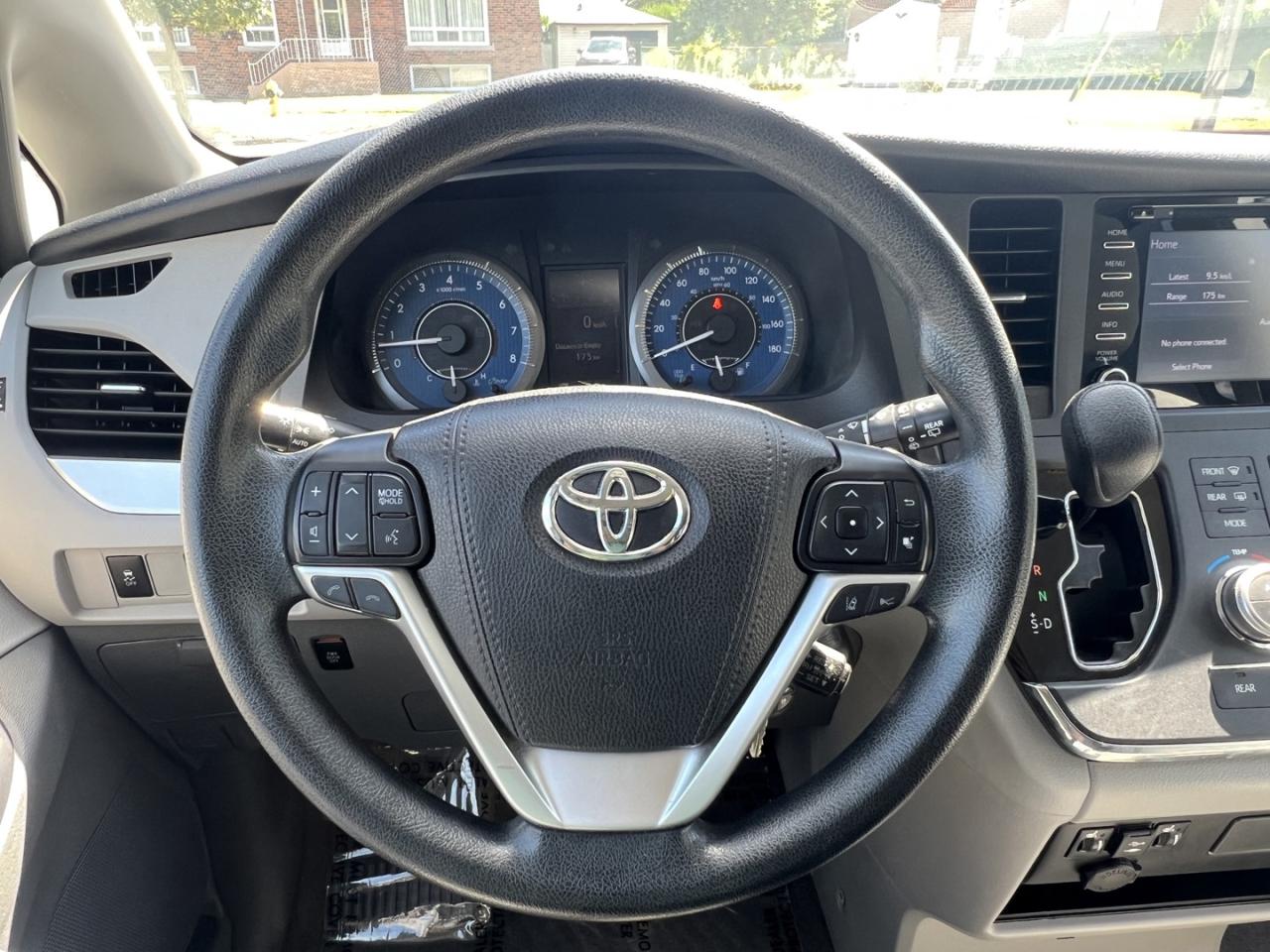 2018 Toyota Sienna LE 7-Passenger - Photo #16