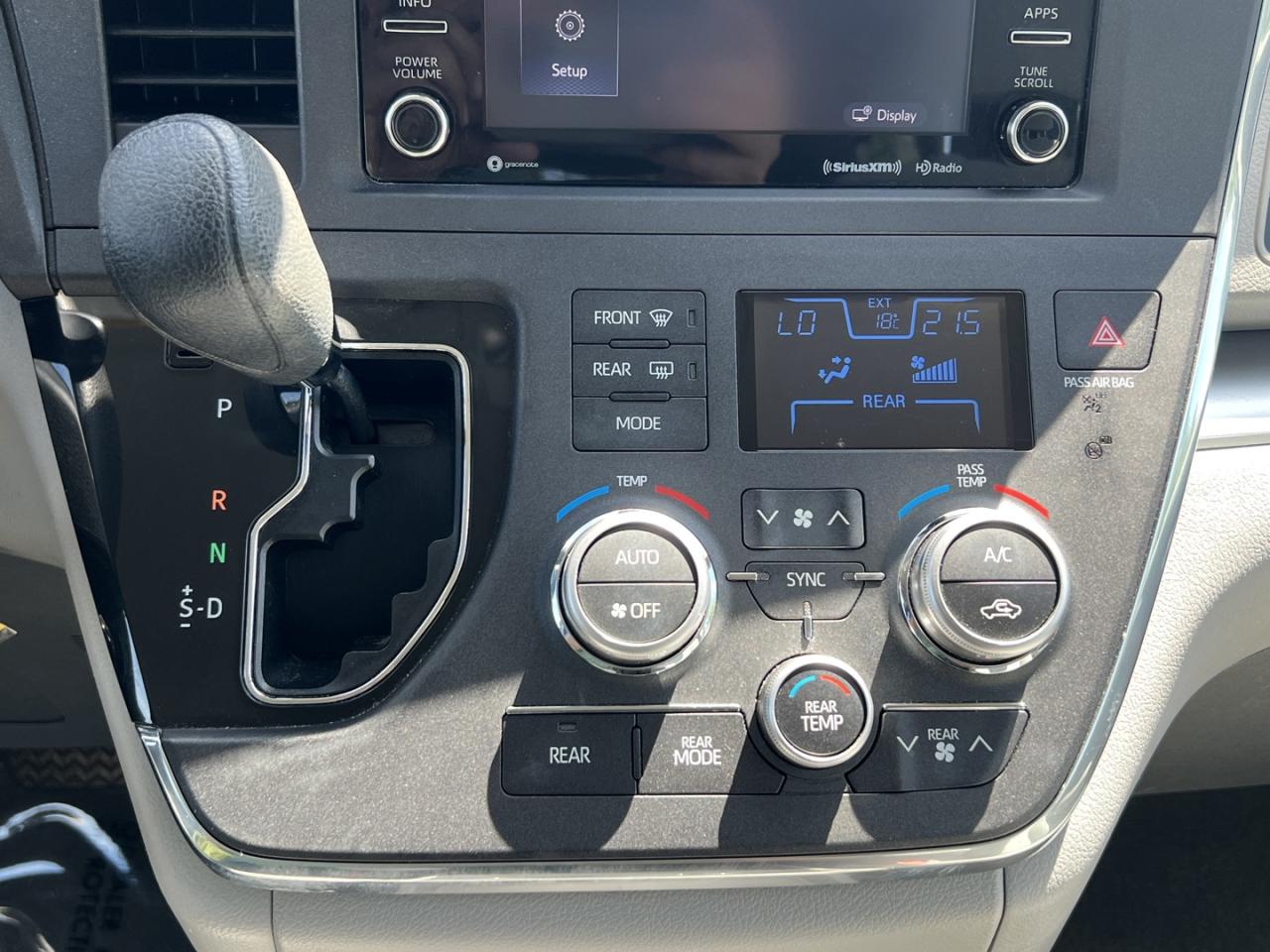 2018 Toyota Sienna LE 7-Passenger - Photo #20