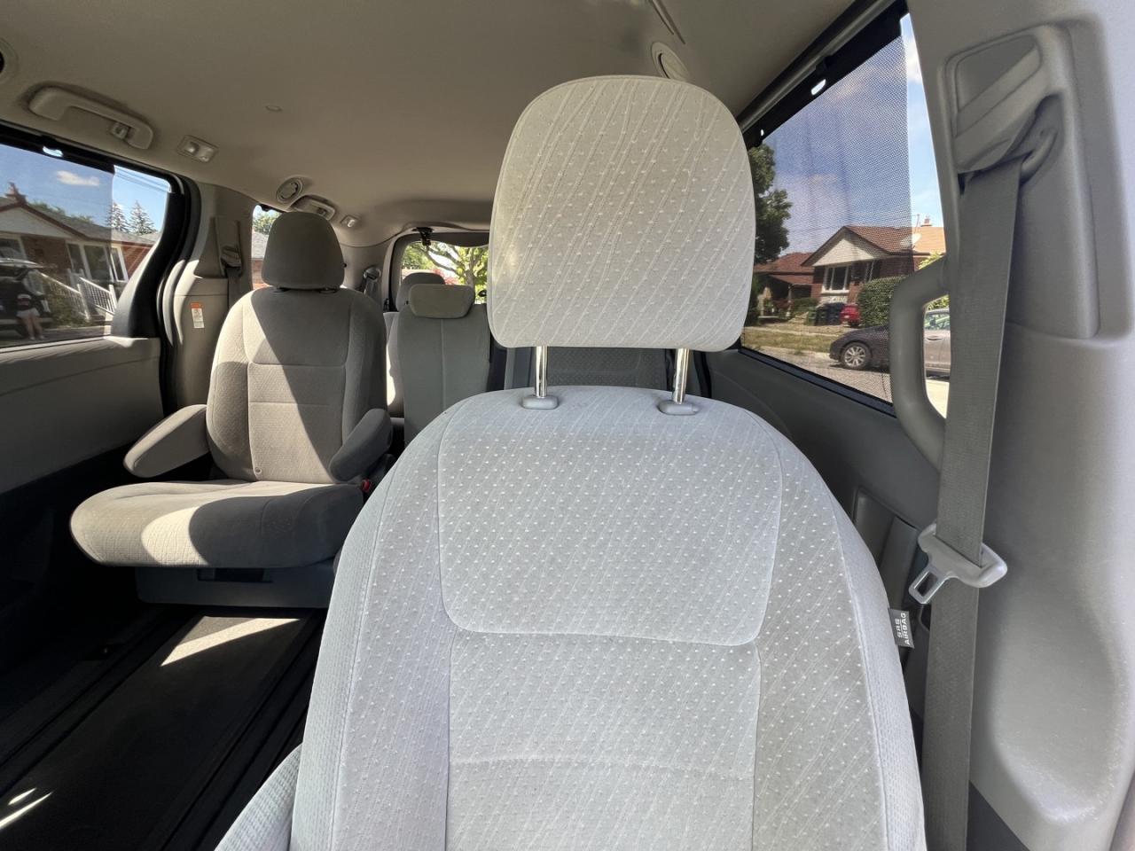 2018 Toyota Sienna LE 7-Passenger - Photo #25