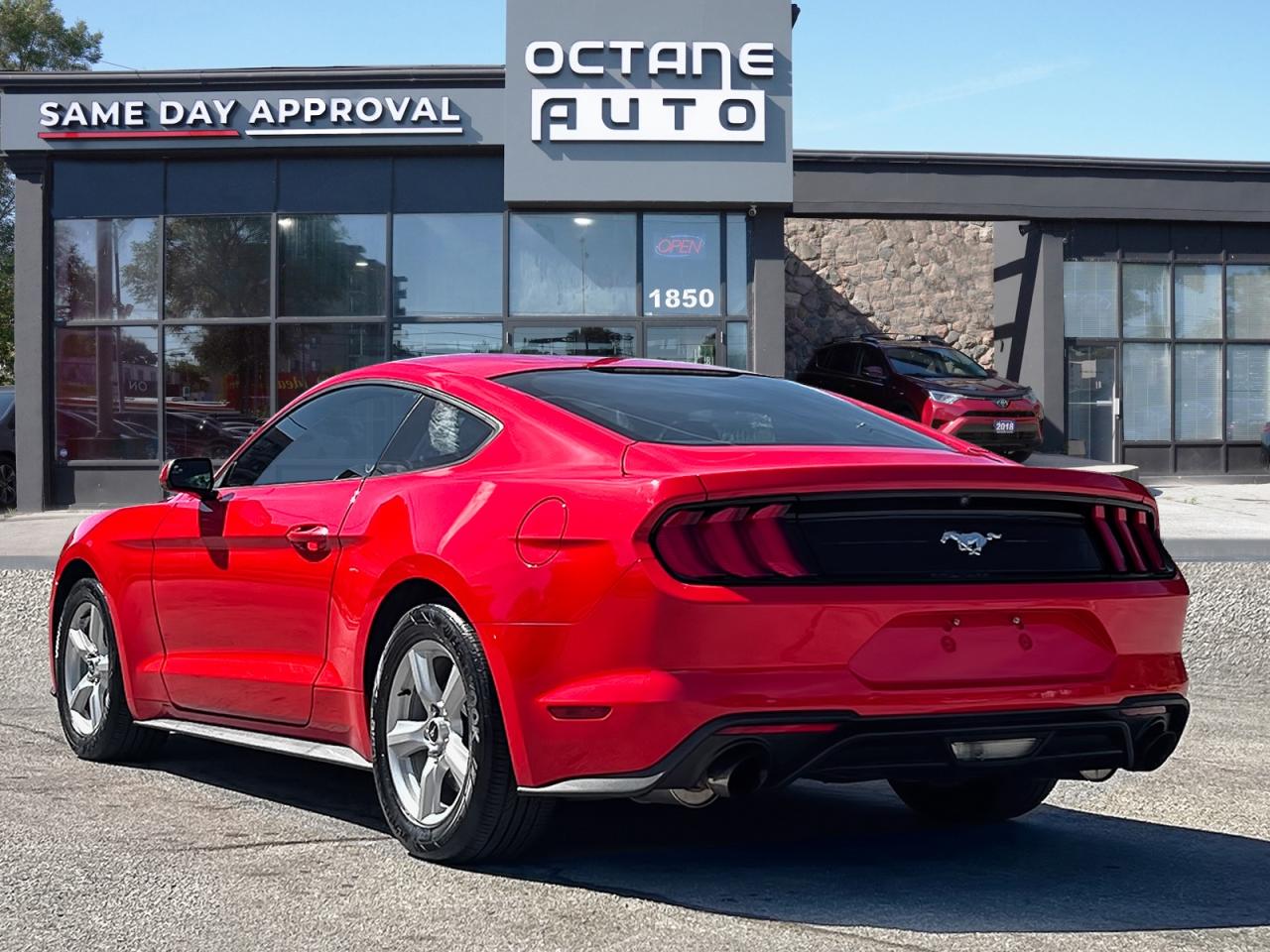 2018 Ford Mustang ECOBOOST COUPE - Photo #5
