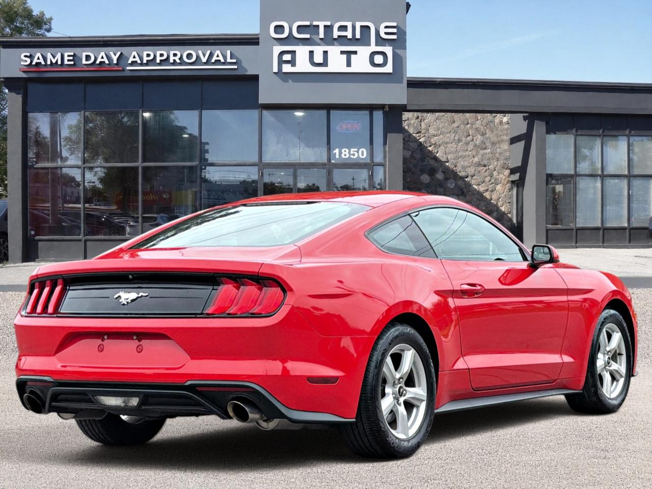 2018 Ford Mustang EcoBoost Fastback Photo4