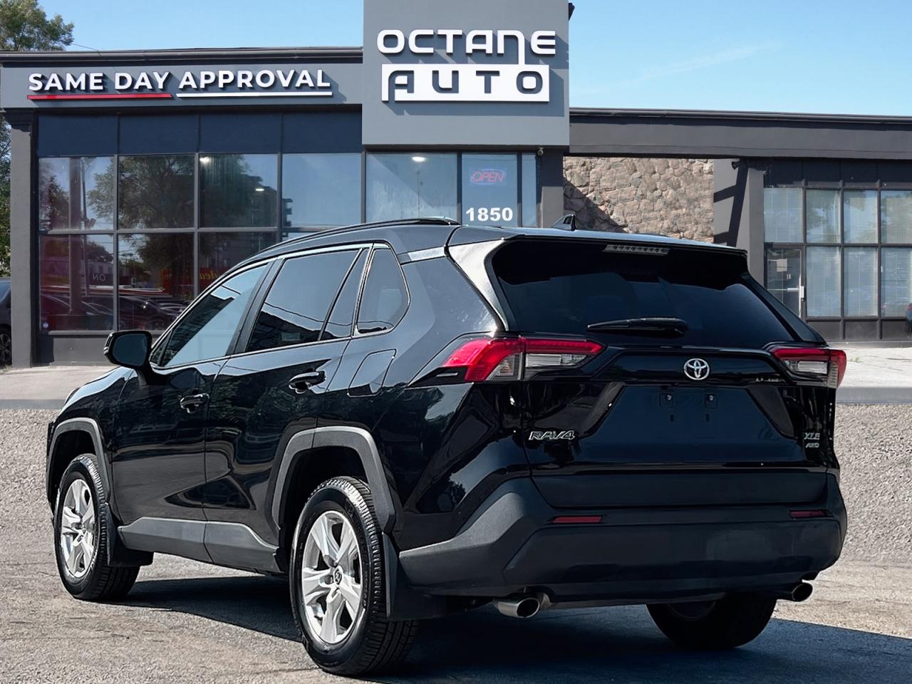 2021 Toyota RAV4 XLE AWD - Photo #4