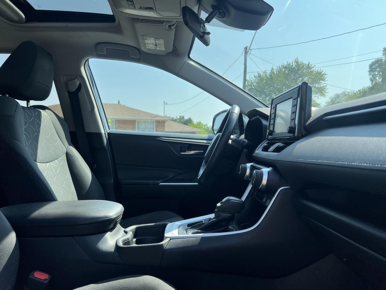 2021 Toyota RAV4 XLE AWD - Photo #9
