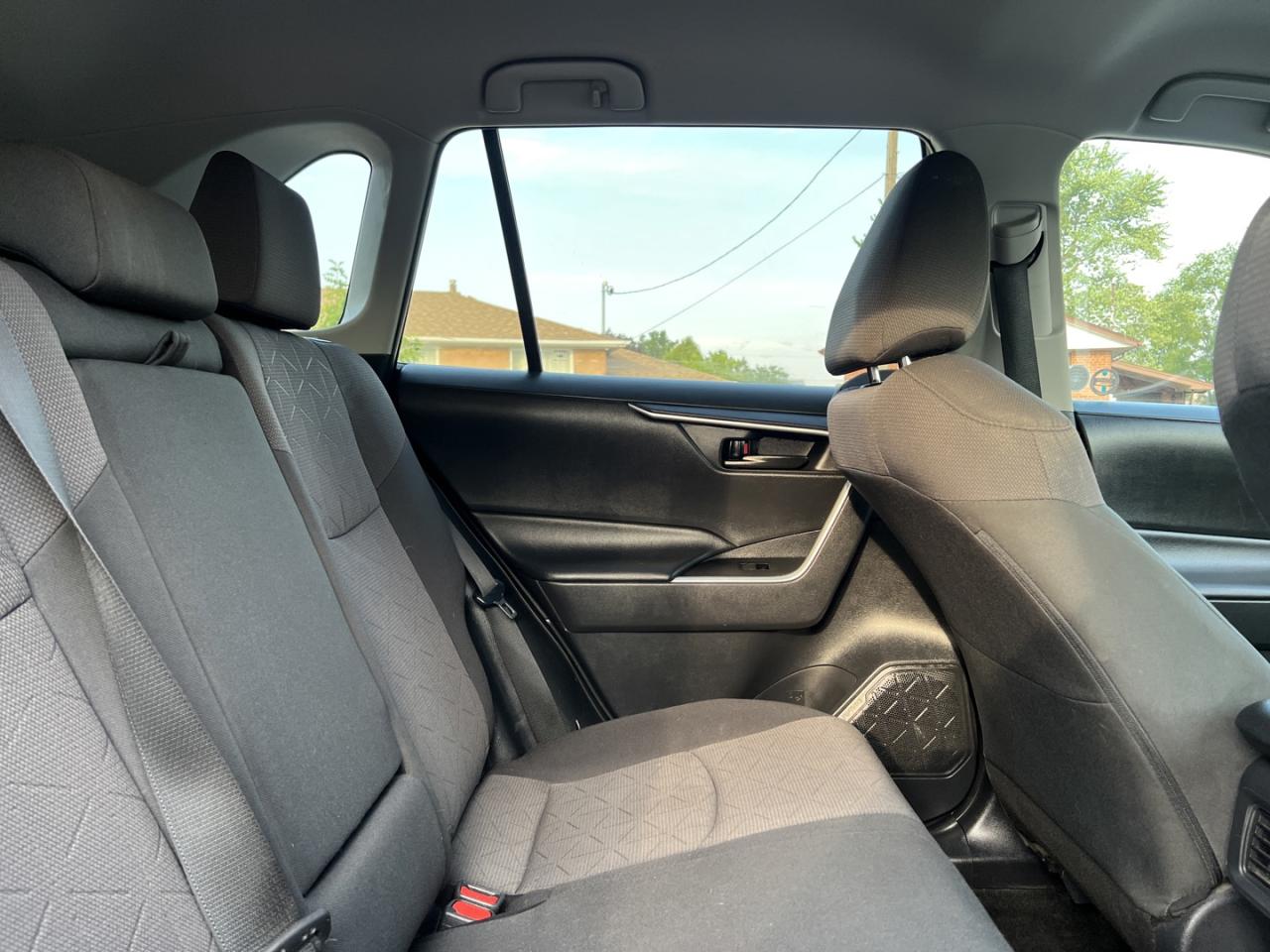 2019 Toyota RAV4 Hybrid LE AWD - Photo #8