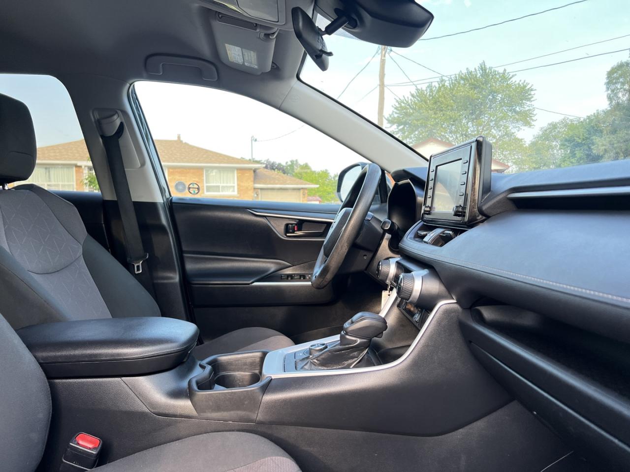 2019 Toyota RAV4 Hybrid LE AWD - Photo #9