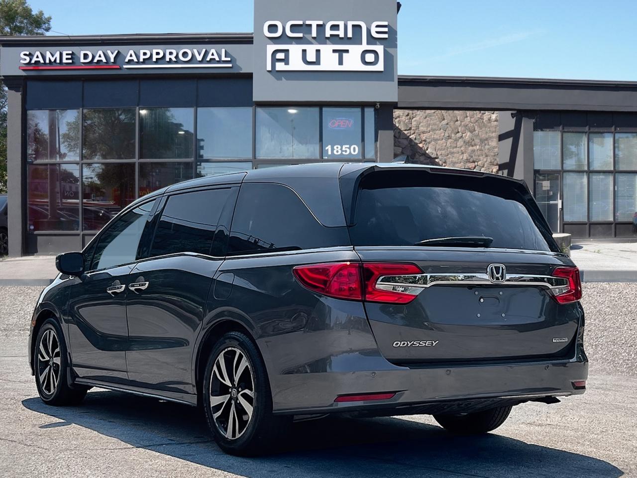 2019 Honda Odyssey Touring - Photo #4