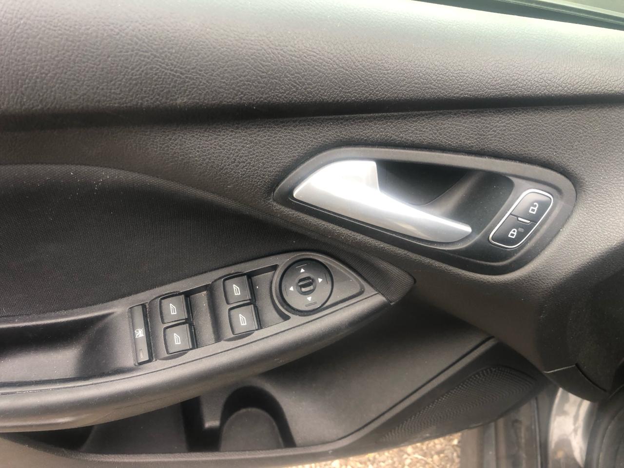 2015 Ford Focus SE 5DR HATCH AUTO - Photo #11