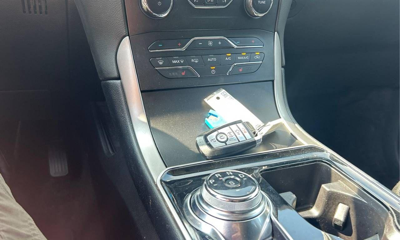 2019 Ford Edge SEL - Photo #7