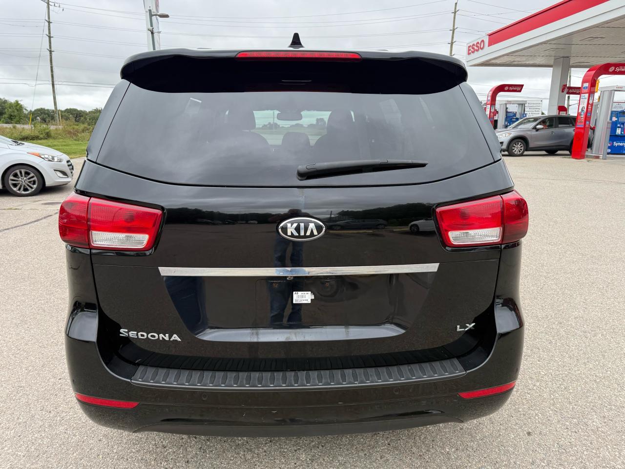 2018 Kia Sedona LX+ BACKUP CAMERA POWER SLIDING DOORS HEATED STREERING WHEEL - Photo #12
