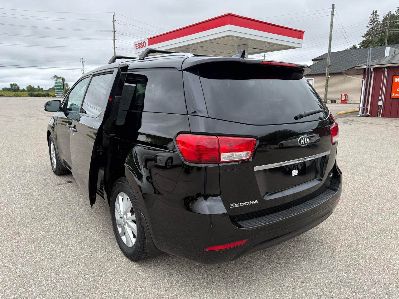 2018 Kia Sedona LX+ BACKUP CAMERA POWER SLIDING DOORS HEATED STREERING WHEEL - Photo #11