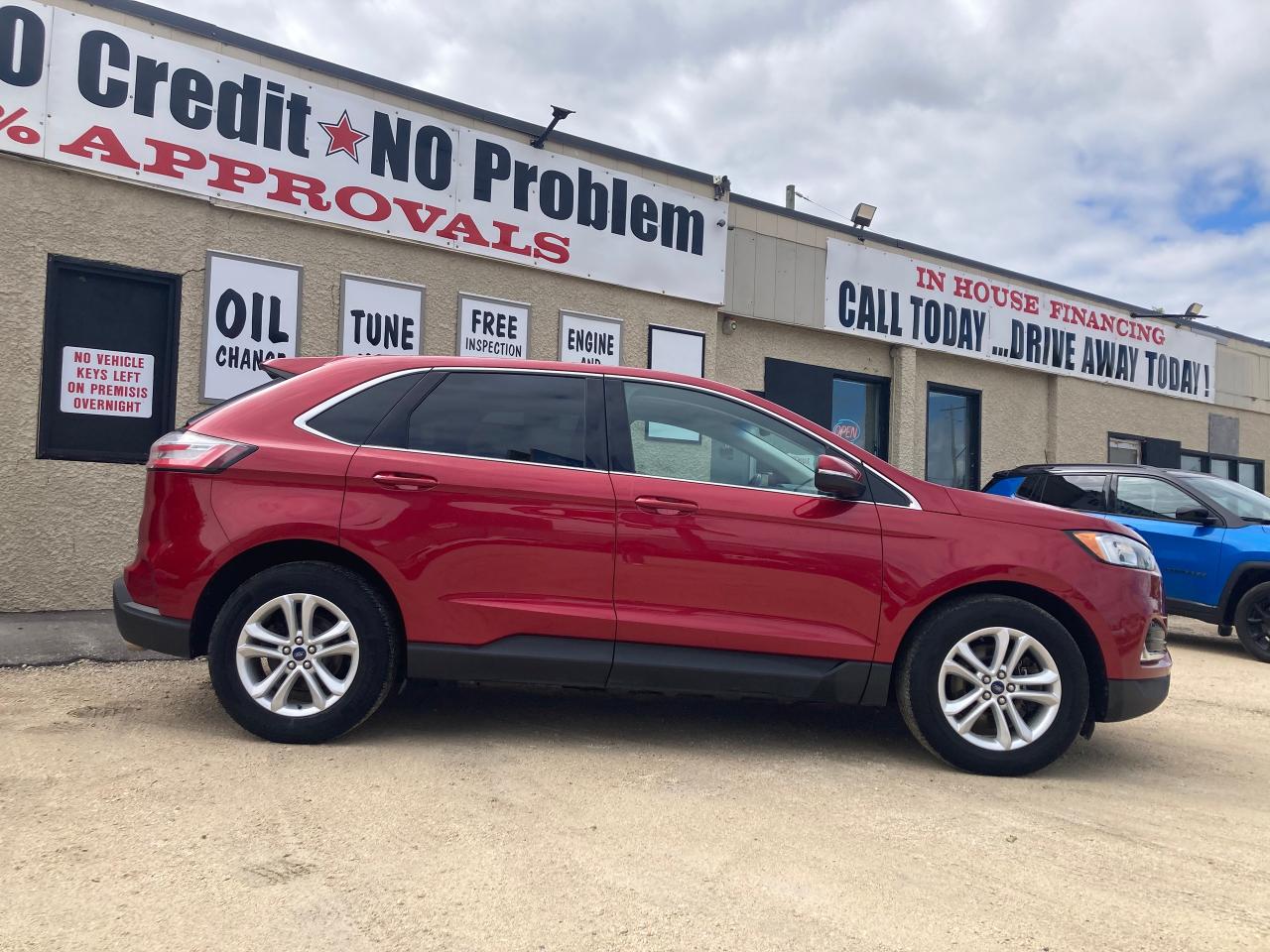 2020 Ford Edge SEL - Photo #2