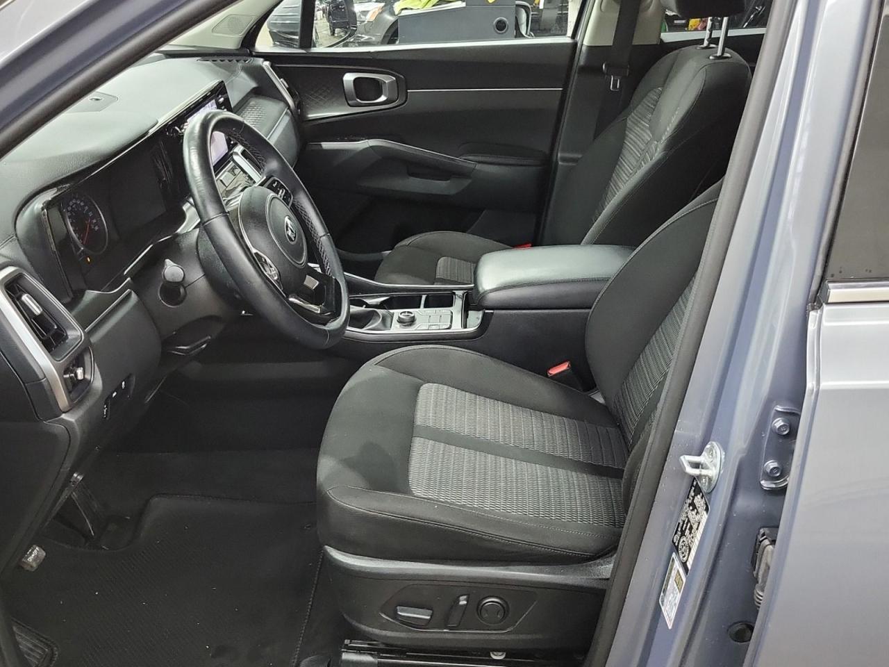 2021 Kia Sorento LX Photo4