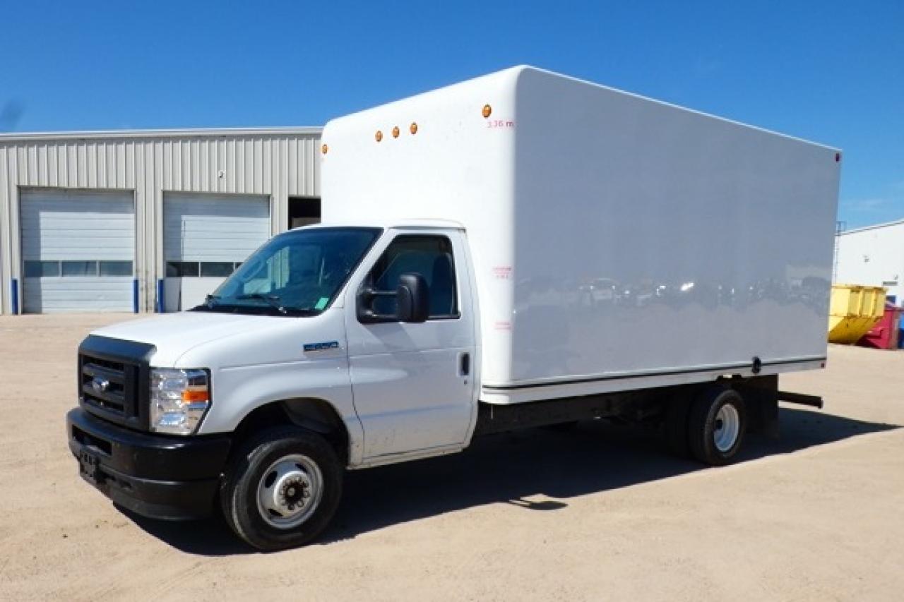 2024 Ford E-450 S/D UNICEL CUBE VAN DRW w/cloth seats - Photo #2