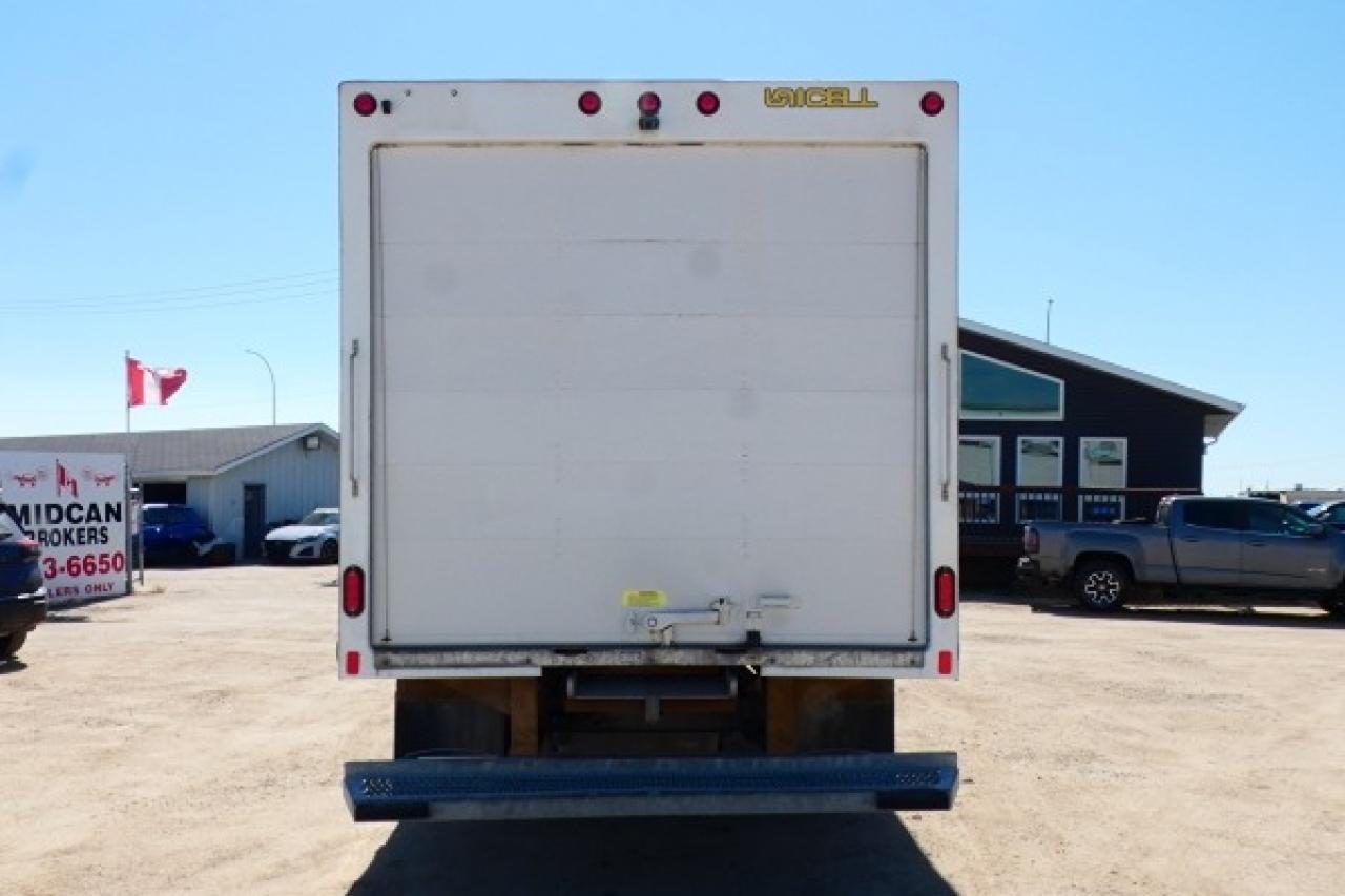 2024 Ford E-450 S/D UNICEL CUBE VAN DRW w/cloth seats - Photo #7