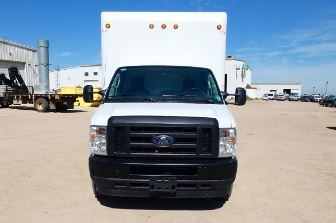 2024 Ford E-450 S/D UNICEL CUBE VAN DRW w/cloth seats - Photo #3