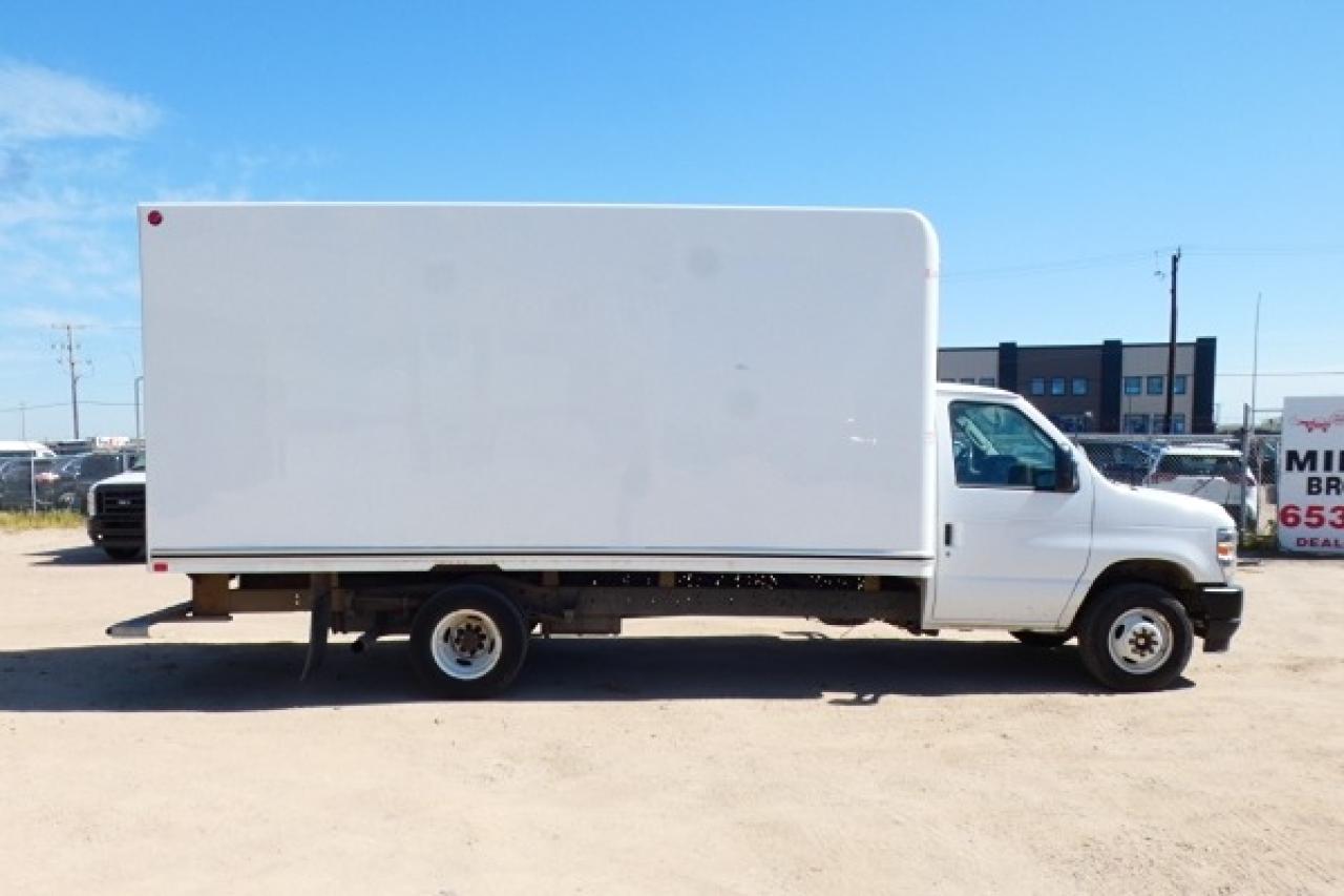 2024 Ford E-450 S/D UNICEL CUBE VAN DRW w/cloth seats - Photo #5
