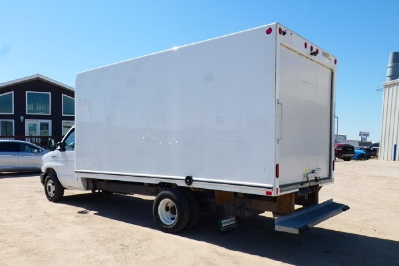 2024 Ford E-450 S/D UNICEL CUBE VAN DRW w/cloth seats - Photo #8