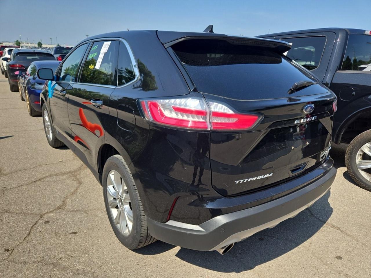 2023 Ford Edge Titanium Photo2