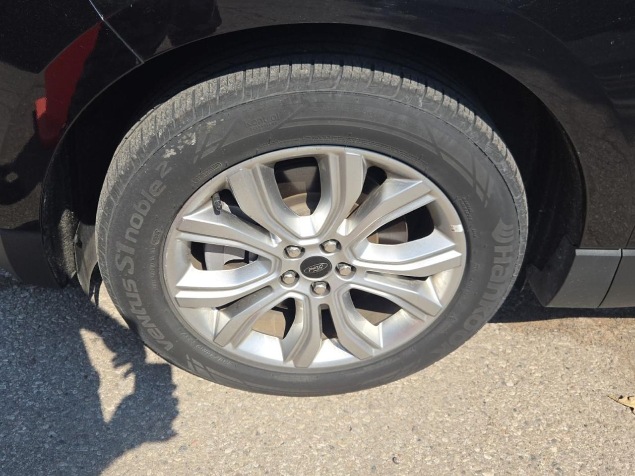 2023 Ford Edge Titanium Photo