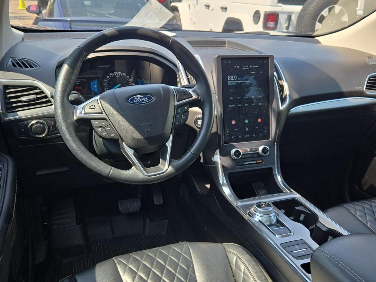 2023 Ford Edge Titanium Photo
