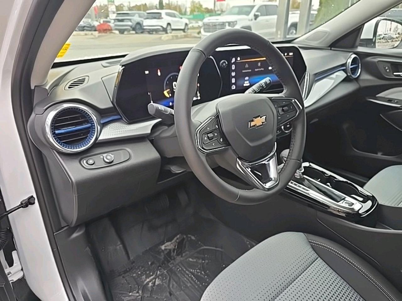 2025 Chevrolet Trax LT Photo3