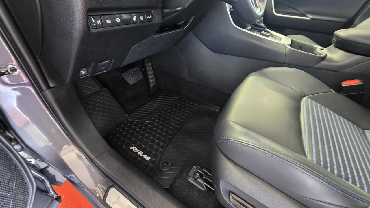 2023 Toyota RAV4 Hybrid XSE Photo0